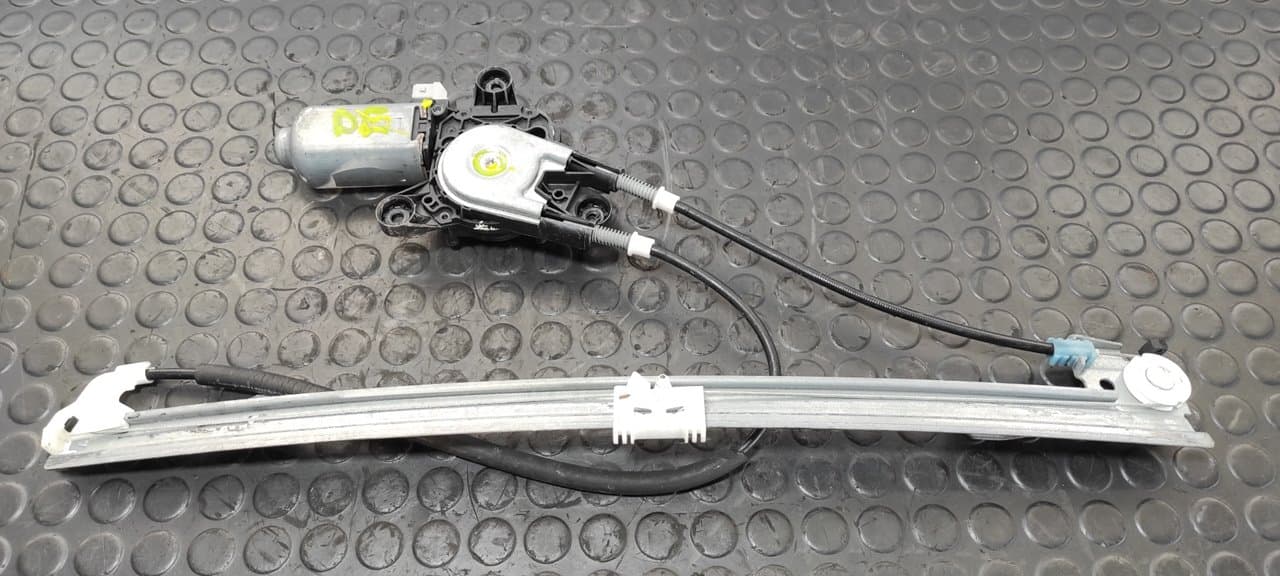 Recambio de ELEVALUNAS DELANTERO DERECHO para FIAT SCUDO (222) 2.0 16V JTD ELX Kombi (7 Sitze) RHW referencia OEM IAM 111386 - BLANCO