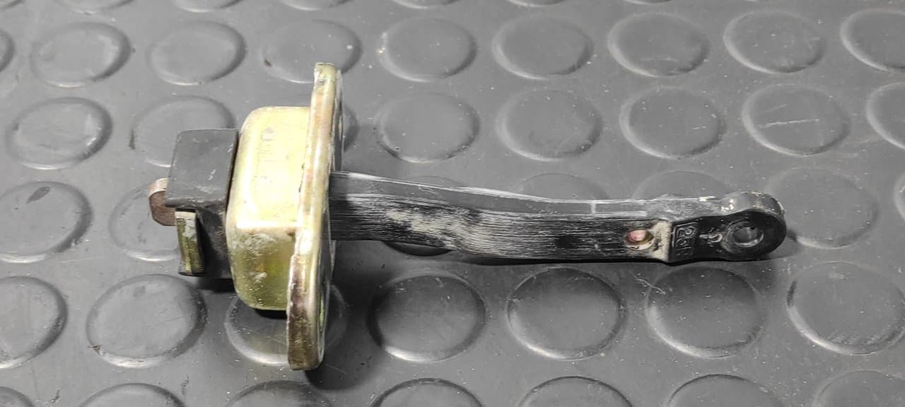 Recambio de RETENEDOR PUERTA IZQUIERDA  para MITSUBISHI L 200 (K6/7) 4D56 - NEGRO 2
