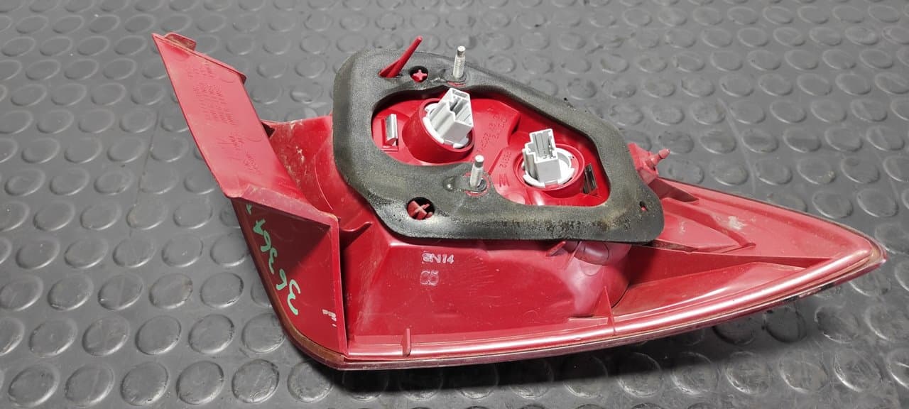 Recambio de PILOTO TRASERO DERECHO para MAZDA 3 BERLINA (BK) 1.6 CRDT  Active Y601 referencia OEM IAM P2912 - GRIS 5