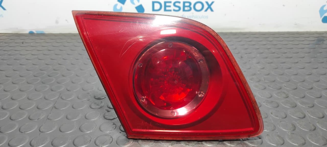 Recambio de PILOTO PORTON IZQUIERDO para MAZDA 3 BERLINA (BK) 1.6 CRDT  Active Y601 referencia OEM IAM P2913L - GRIS