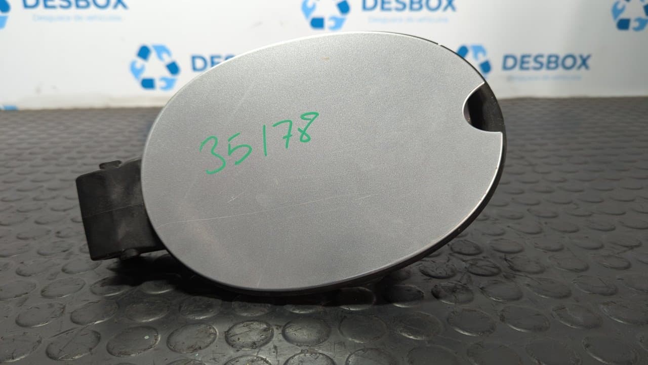 Recambio de TAPA EXTERIOR COMBUSTIBLE para PEUGEOT EXPERT KASTEN Furg. acristaldo RHKDW10UTED4 referencia OEM IAM 1400096480 - GRIS