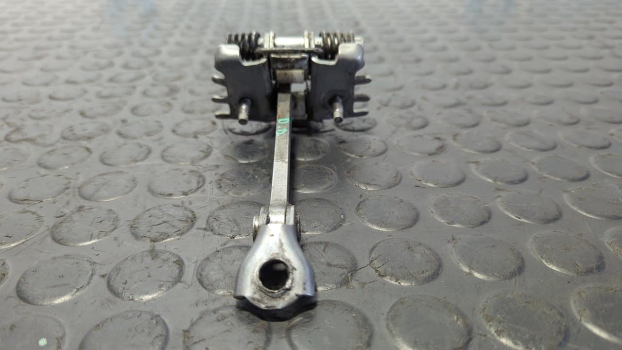 Recambio de RETENEDOR PUERTA DERECHA para PEUGEOT EXPERT KASTEN Furg. acristaldo RHKDW10UTED4 referencia OEM IAM MGIC G9 AV - GRIS 2