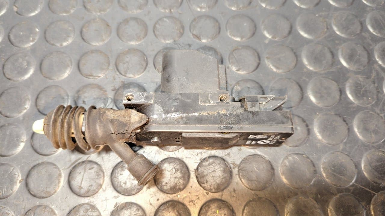 Recambio de MOTOR CIERRE CENTRALIZADO DELANTERO IZQUIERDO para BMW SERIE 5 BERLINA (E34) referencia OEM IAM 51261378394
