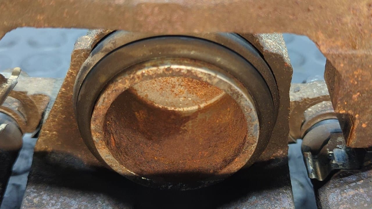 Recambio de PINZA DE FRENO DELANTERA IZQUIERDA para MITSUBISHI MONTERO PININ (H60/H70) 2000 GDI (5-ptas.) 4G94 referencia OEM IAM FSX17A - GRIS 5