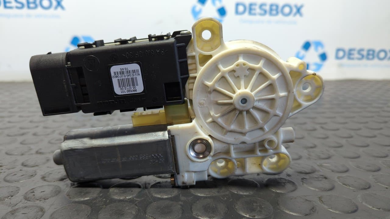 Recambio de MOTOR ELEVALUNAS DELANTERO DERECHO para MERCEDES-BENZ CLASE A (W168) 668942     referencia OEM IAM 0130822023 - PLATA 6
