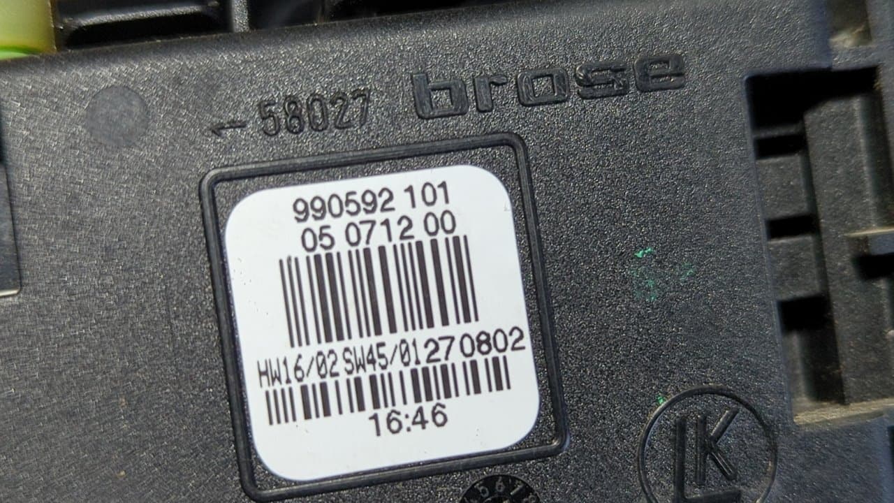 Recambio de MOTOR ELEVALUNAS DELANTERO DERECHO para MERCEDES-BENZ CLASE A (W168) 668942     referencia OEM IAM 0130822023 - PLATA 9