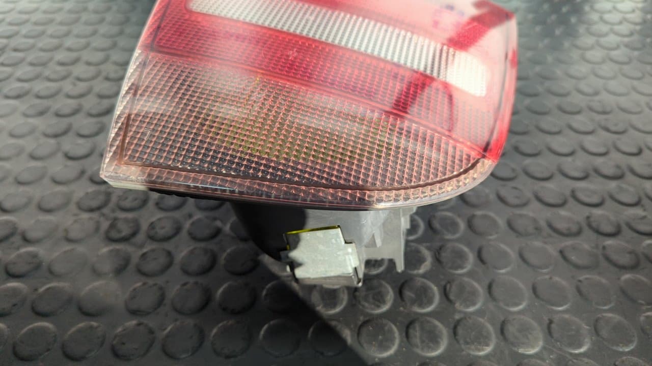 Recambio de PILOTO TRASERO IZQUIERDO para SKODA OCTAVIA BERLINA (1U2) 1.6 GLX (74kW) AKL referencia OEM IAM 1U6945095 - BLANCO 4