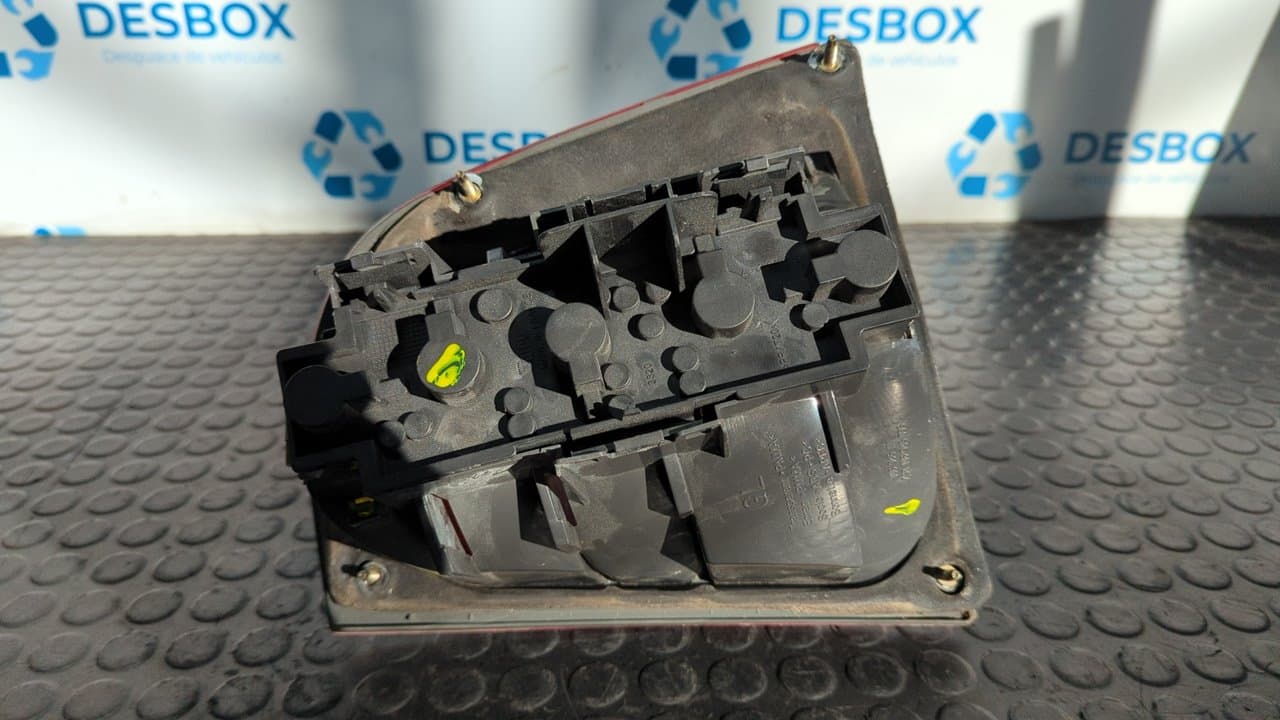 Recambio de PILOTO TRASERO IZQUIERDO para SKODA OCTAVIA BERLINA (1U2) 1.6 GLX (74kW) AKL referencia OEM IAM 1U6945095 - BLANCO 2