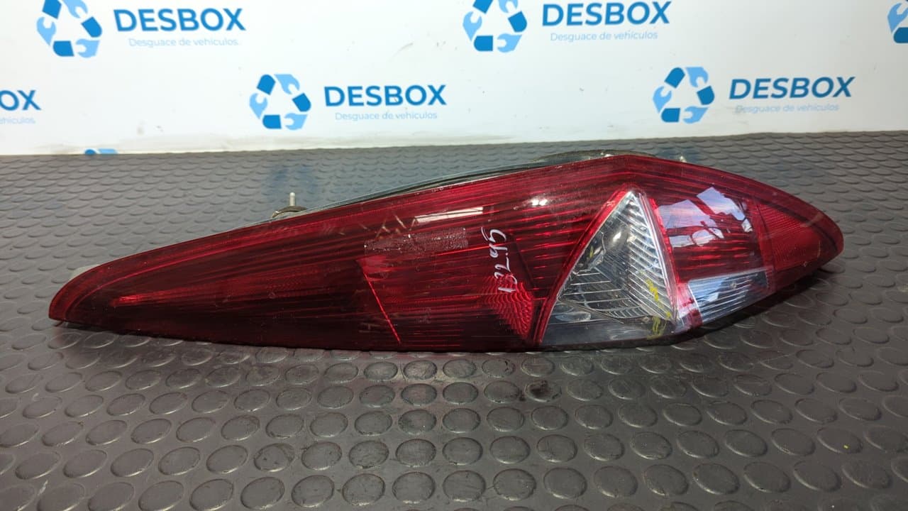 Recambio de PILOTO TRASERO DERECHO para FIAT PUNTO BERLINA (188) * 188AA000 referencia OEM IAM 286202   - BLANCO