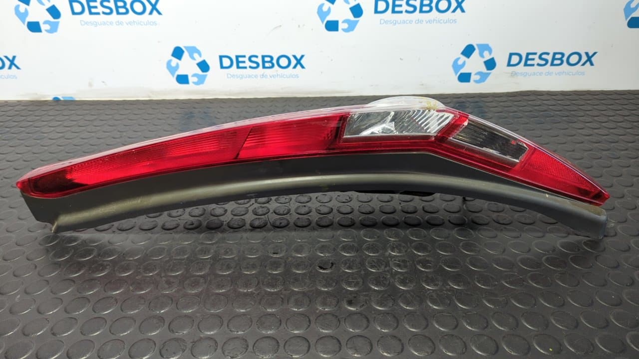 Recambio de PILOTO TRASERO DERECHO para FIAT PUNTO BERLINA (188) * 188AA000 referencia OEM IAM 286202   - BLANCO 8