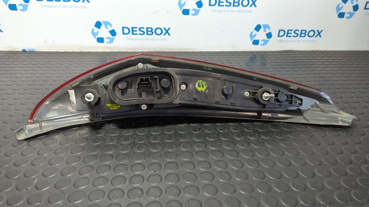 Recambio de PILOTO TRASERO DERECHO para FIAT PUNTO BERLINA (188) * 188AA000 referencia OEM IAM 286202   - BLANCO 4