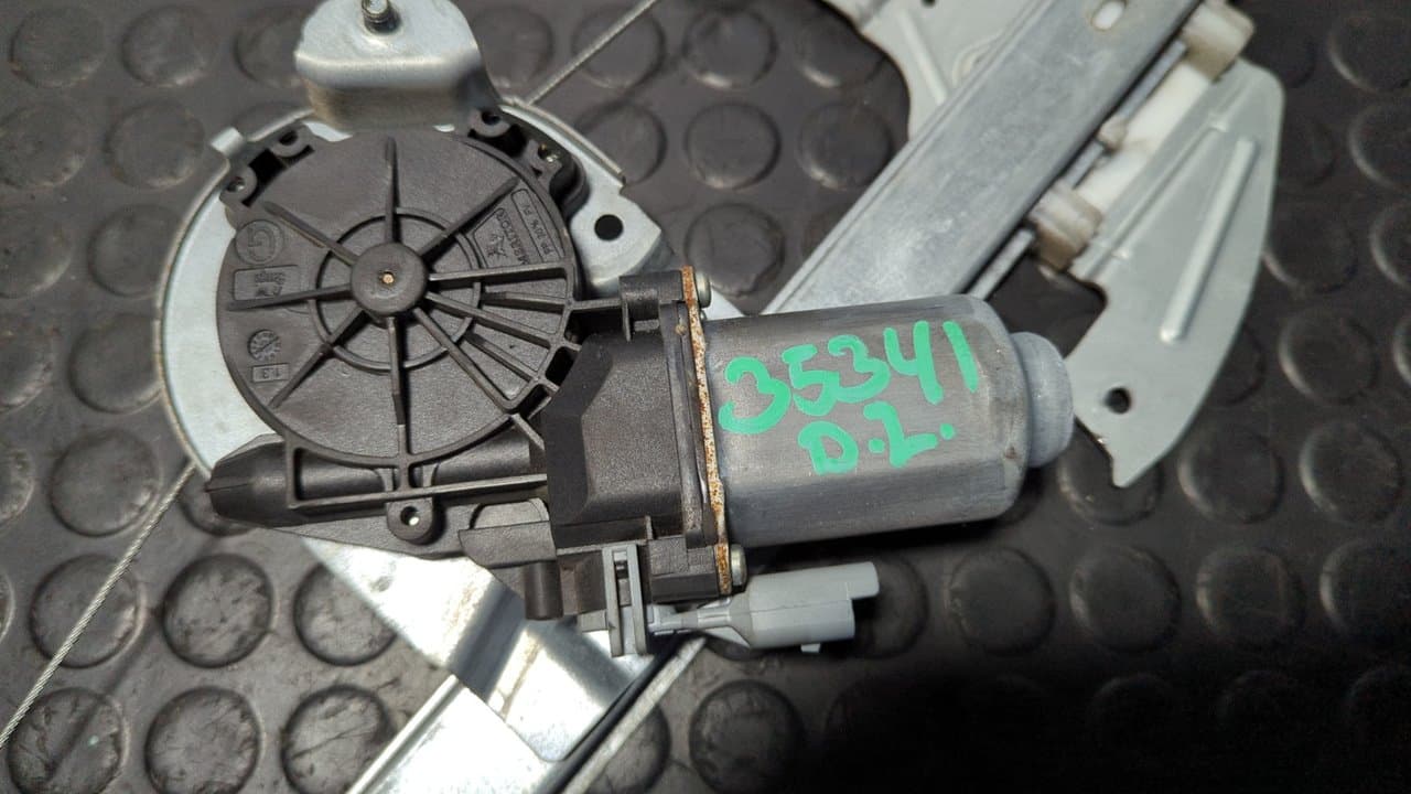 Recambio de ELEVALUNAS DELANTERO IZQUIERDO para CITROEN C1 Exclusive 1KRFE referencia OEM IAM 118671 - ROJO 6