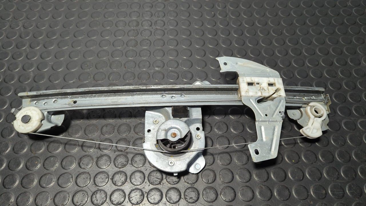 Recambio de ELEVALUNAS DELANTERO IZQUIERDO para CITROEN C1 Exclusive 1KRFE referencia OEM IAM 118671 - ROJO 5