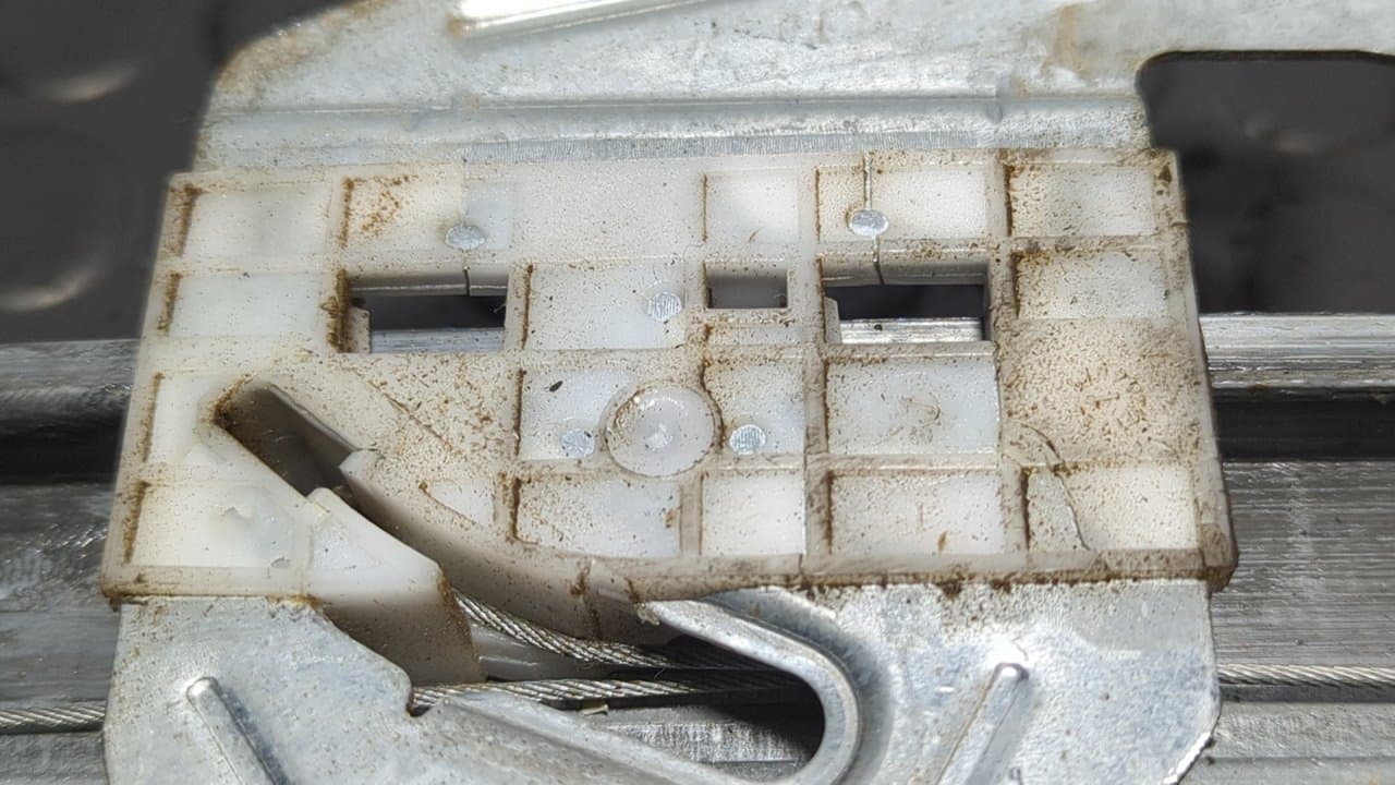 Recambio de ELEVALUNAS DELANTERO DERECHO para CITROEN C1 Exclusive 1KRFE referencia OEM IAM 118670 - ROJO 4