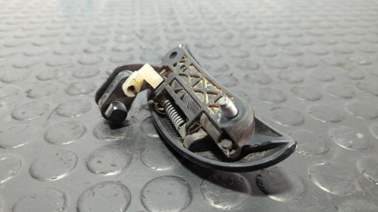 Recambio de MANETA DELANTERA DERECHA para CITROEN C1 Exclusive 1KRFE - ROJO 2