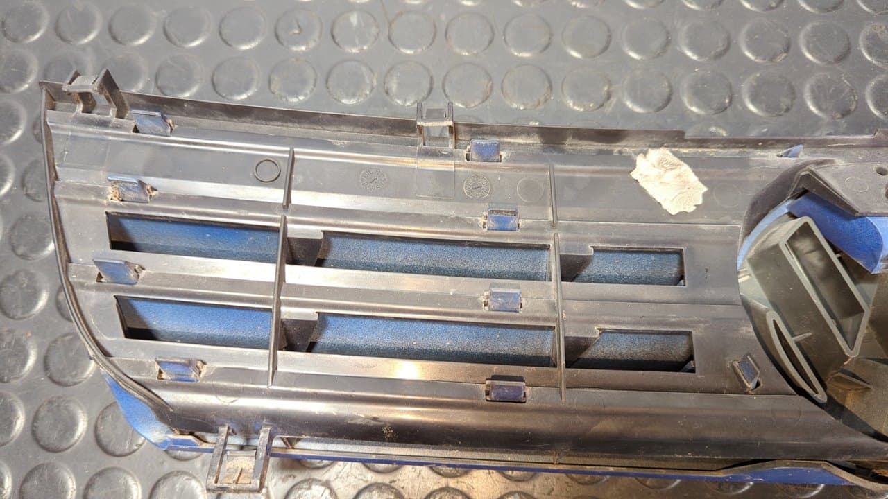 Recambio de REJILLA DELANTERA para VOLKSWAGEN POLO BERLINA (6N2) 1.4 16V AUA referencia OEM IAM 6N0853651J - AZUL 5