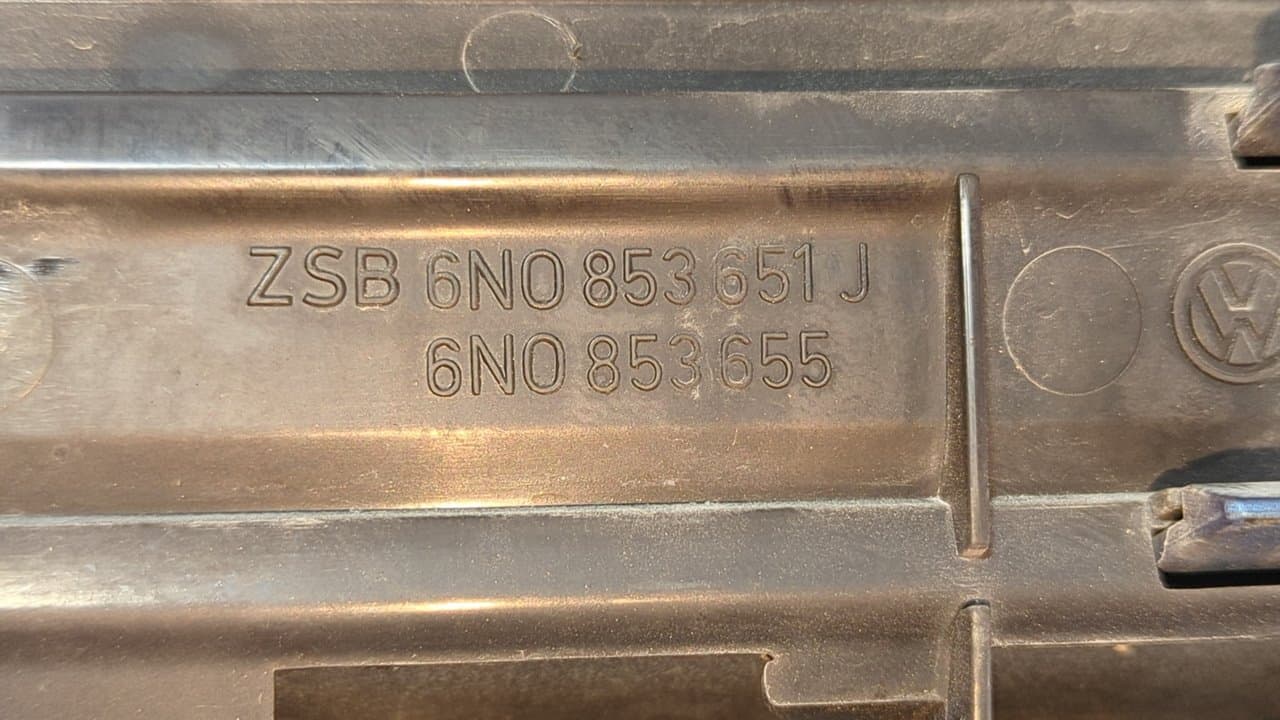 Recambio de REJILLA DELANTERA para VOLKSWAGEN POLO BERLINA (6N2) 1.4 16V AUA referencia OEM IAM 6N0853651J - AZUL 3