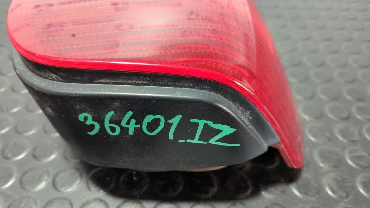 Recambio de PILOTO TRASERO IZQUIERDO para VOLKSWAGEN POLO BERLINA (6N2) 1.4 16V AUA referencia OEM IAM 964077 - AZUL 4