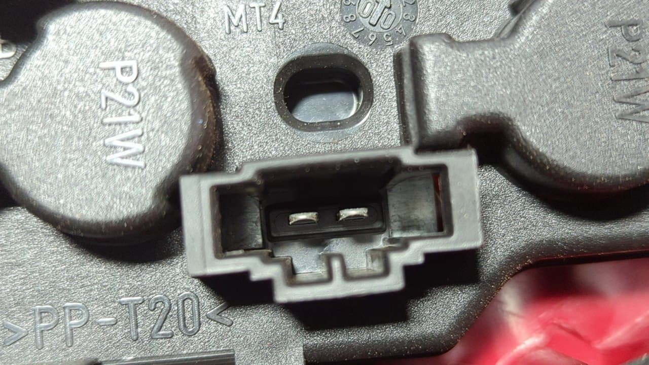 Recambio de PILOTO TRASERO IZQUIERDO para VOLKSWAGEN POLO BERLINA (6N2) 1.4 16V AUA referencia OEM IAM 964077 - AZUL 5
