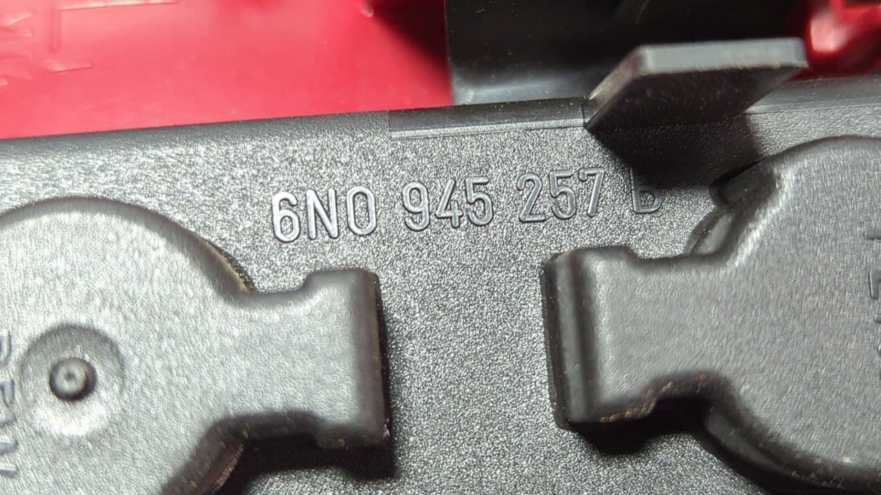 Recambio de PILOTO TRASERO IZQUIERDO para VOLKSWAGEN POLO BERLINA (6N2) 1.4 16V AUA referencia OEM IAM 964077 - AZUL 2