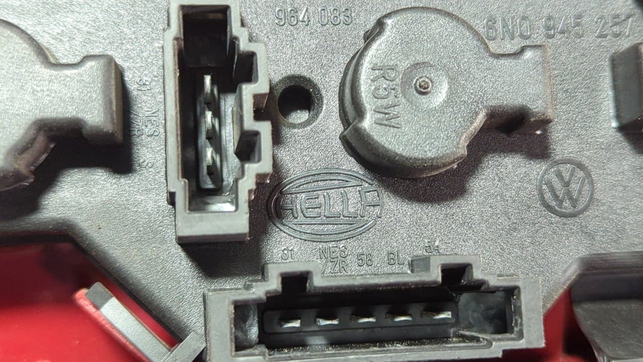 Recambio de PILOTO TRASERO DERECHO para VOLKSWAGEN POLO BERLINA (6N2) 1.4 16V AUA referencia OEM IAM 6N0945096H - AZUL 7