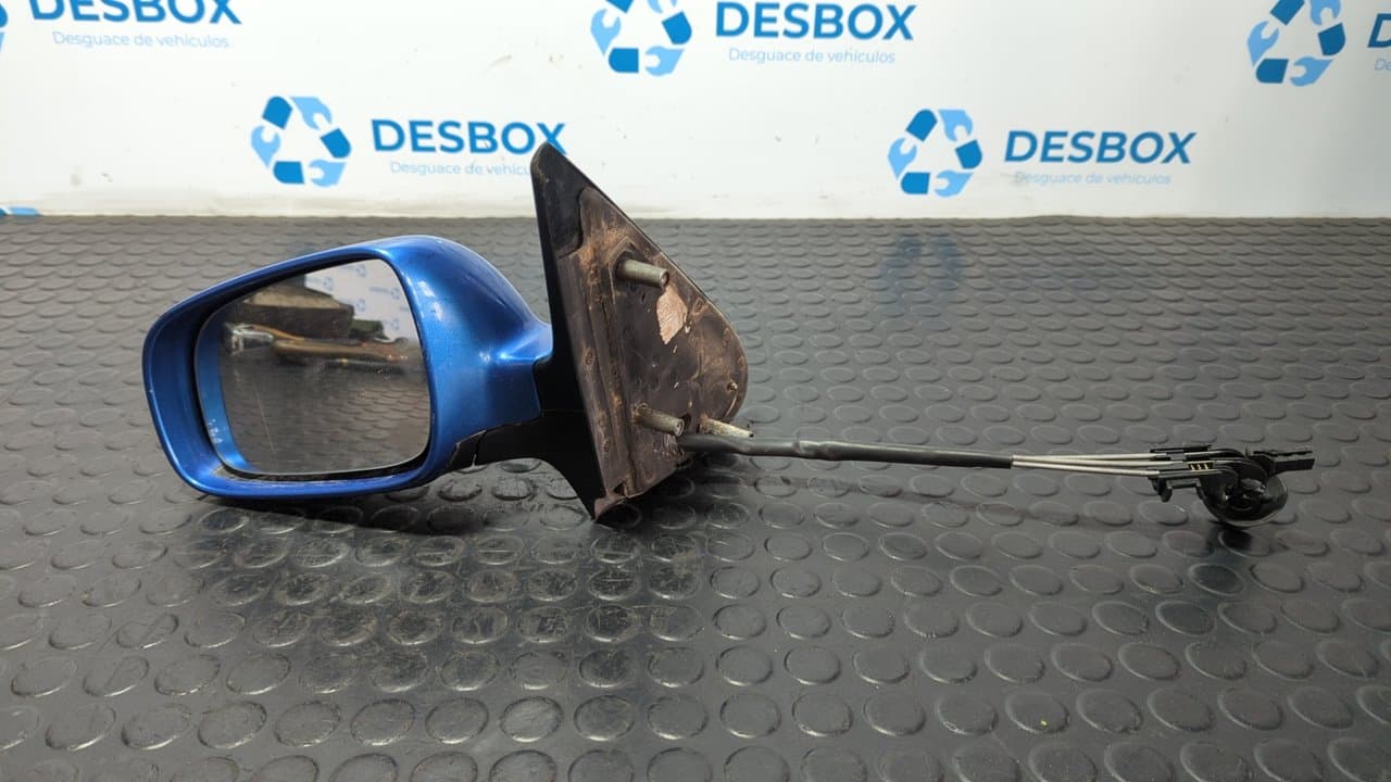 Recambio de RETROVISOR IZQUIERDO para VOLKSWAGEN POLO BERLINA (6N2) 1.4 16V AUA referencia OEM IAM 010640 - AZUL