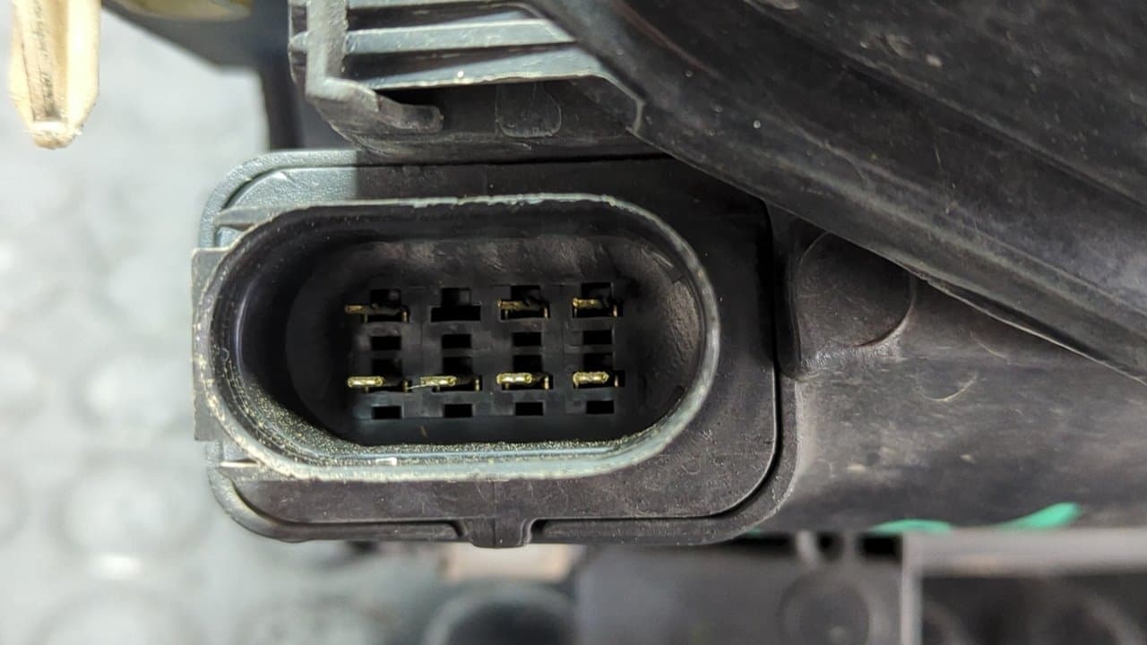 Recambio de FARO IZQUIERDO para VOLKSWAGEN POLO BERLINA (6N2) 1.4 16V AUA referencia OEM IAM 084411139L - AZUL 6