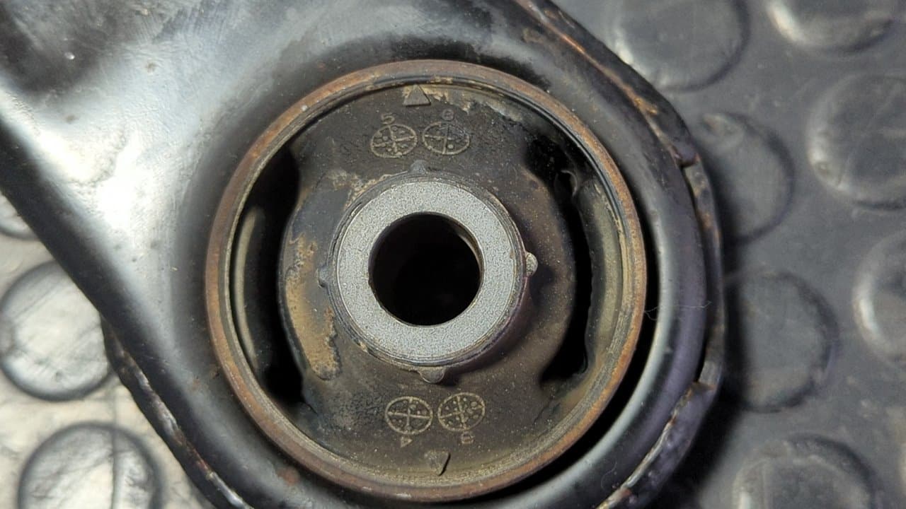 Recambio de BRAZO IZQUIERDO INFERIOR DELANTERO para CITROEN C4 AIRCROSS Attraction 9H05 - GRIS 6