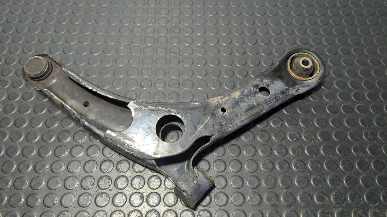 Recambio de BRAZO IZQUIERDO INFERIOR DELANTERO para CITROEN C4 AIRCROSS Attraction 9H05 - GRIS 7
