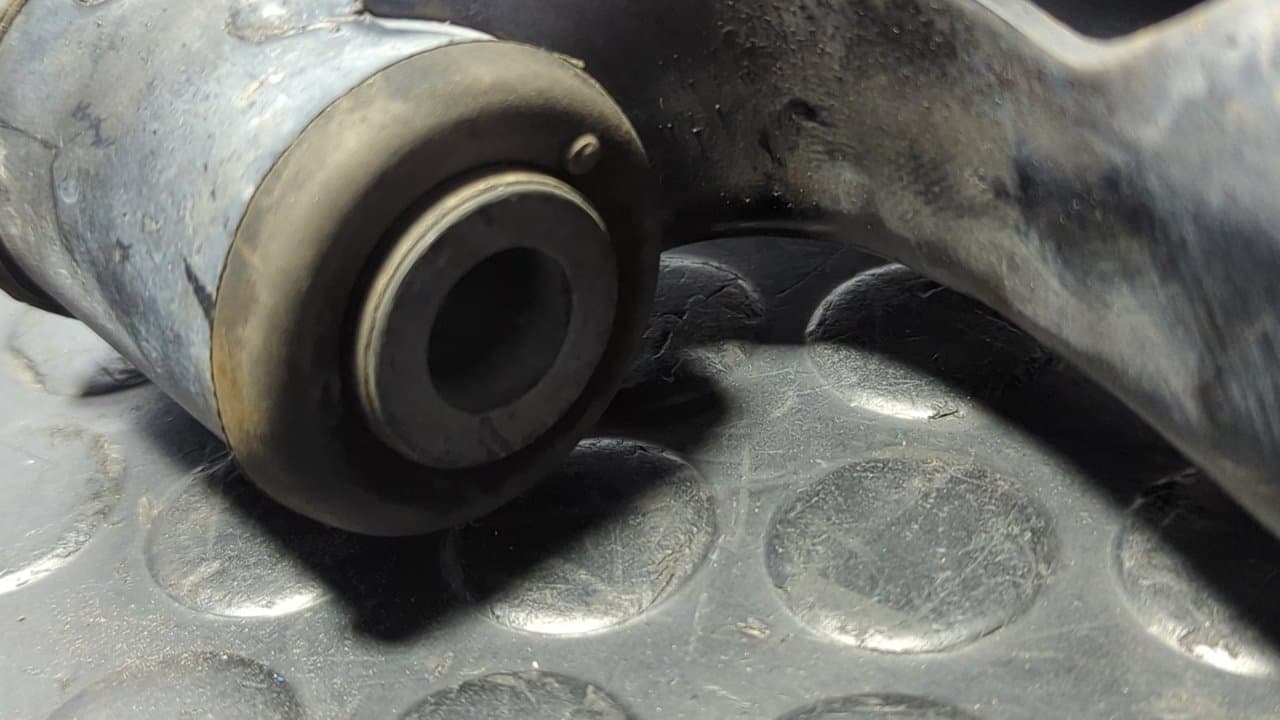 Recambio de BRAZO IZQUIERDO INFERIOR DELANTERO para CITROEN C4 AIRCROSS Attraction 9H05 - GRIS 3