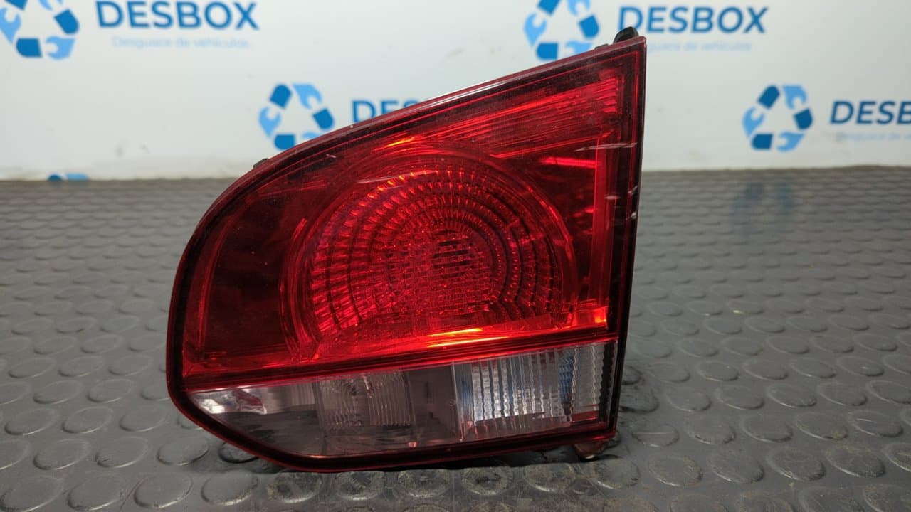 Recambio de PILOTO PORTON DERECHO para VOLKSWAGEN GOLF VI (5K1) Rabbit CAYB referencia OEM IAM 5K0945094G - AZUL