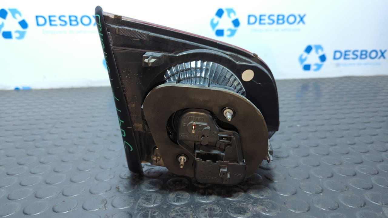Recambio de PILOTO PORTON DERECHO para VOLKSWAGEN GOLF VI (5K1) Rabbit CAYB referencia OEM IAM 5K0945094G - AZUL 10