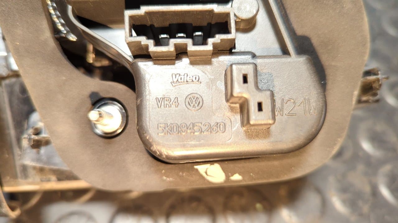 Recambio de PILOTO PORTON DERECHO para VOLKSWAGEN GOLF VI (5K1) Rabbit CAYB referencia OEM IAM 5K0945094G - AZUL 3