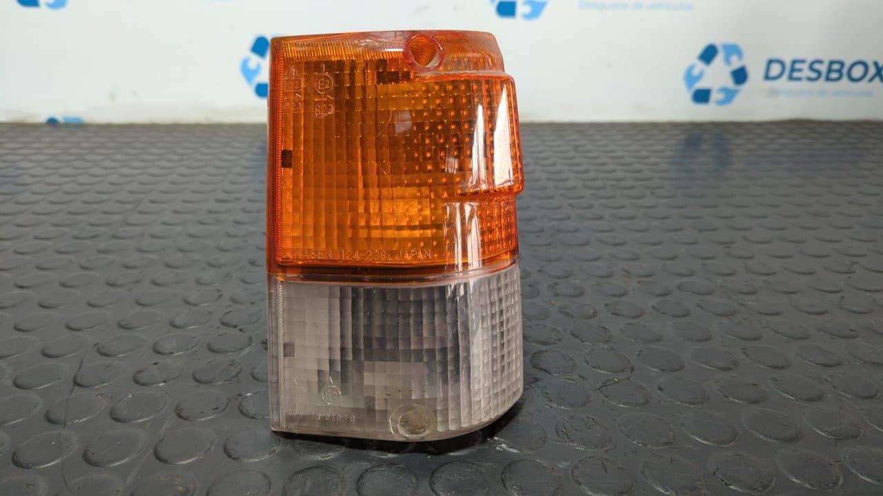 Recambio de PILOTO DELANTERO IZQUIERDO para MITSUBISHI MONTERO (L040) 2.5 Turbodiesel 2.5TD referencia OEM IAM 1124236L - AZUL
