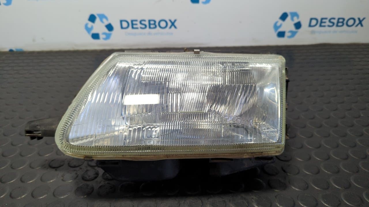 Recambio de FARO IZQUIERDO para CITROEN SAXO 1.4 Plaisir HDZ referencia OEM IAM 88205260 - VERDE