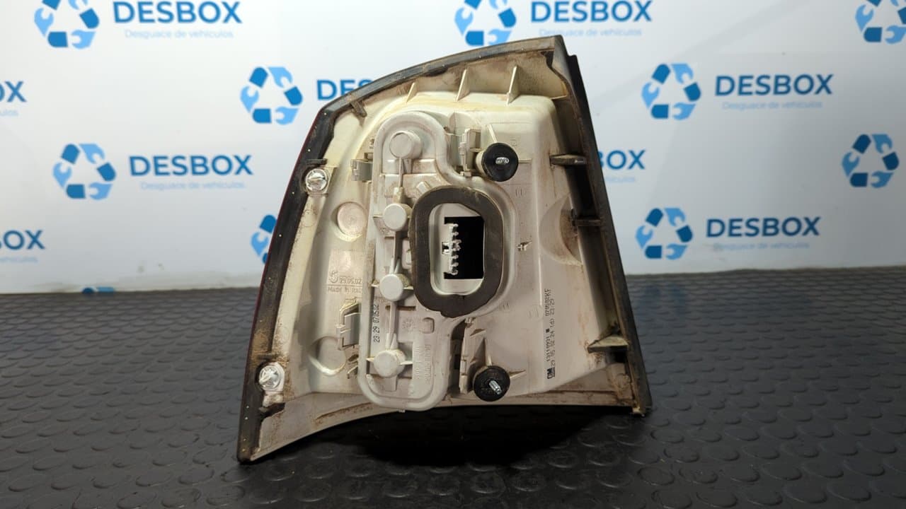 Recambio de PILOTO TRASERO DERECHO para OPEL ASTRA G BERLINA Club X16XEL referencia OEM IAM 13110931 - NEGRO 3