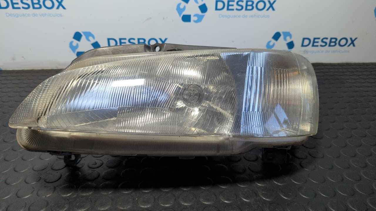 Recambio de FARO IZQUIERDO para PEUGEOT 106 (S2) Kid HFXTU1JP referencia OEM IAM 88202144 - GRIS