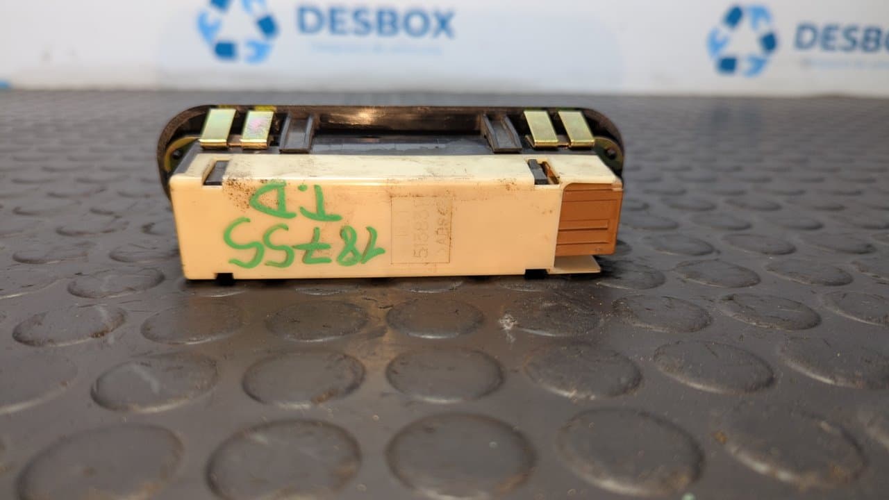 Recambio de MANDO ELEVALUNAS TRASERO DERECHO para MITSUBISHI L 200 (K6/7) 2.5 Turbodiesel 4D56 referencia OEM IAM 513831 - VERDE 4