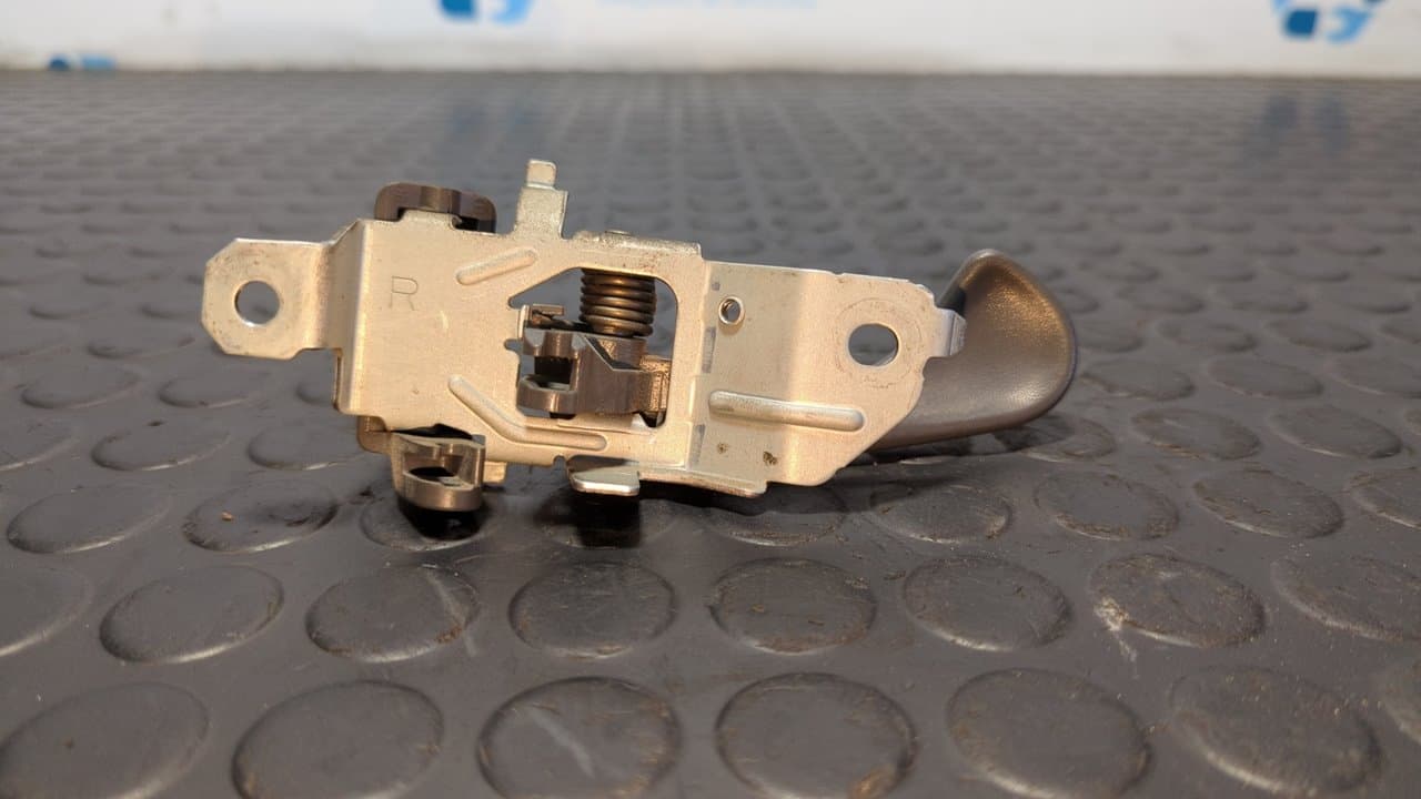 Recambio de MANETA INTERIOR TRASERA DERECHA para MITSUBISHI L 200 (K6/7) 2.5 Turbodiesel 4D56 - VERDE 3