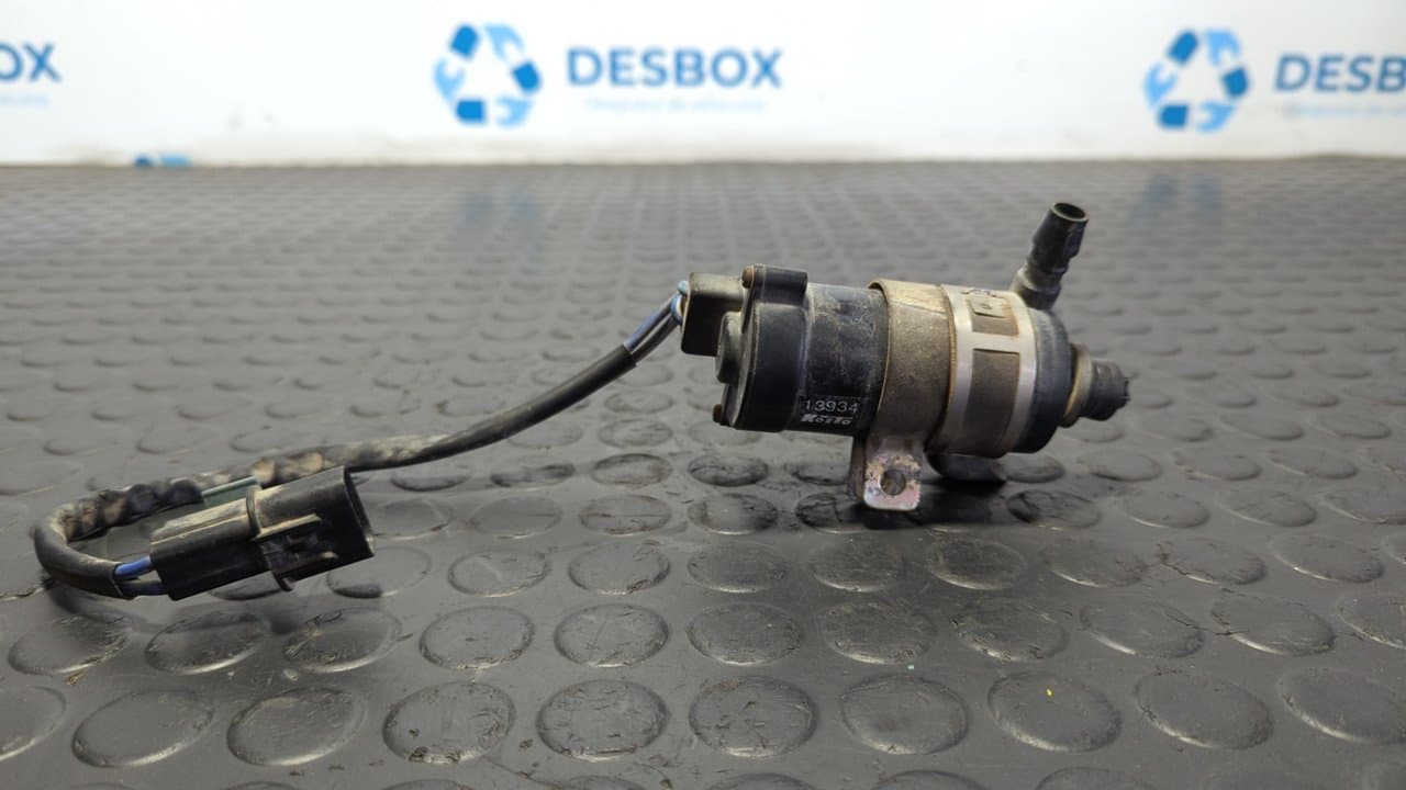 Recambio de BOMBA LIMPIA para MITSUBISHI L 200 (K6/7) 2.5 Turbodiesel 4D56 referencia OEM IAM KOITO 13934 - VERDE