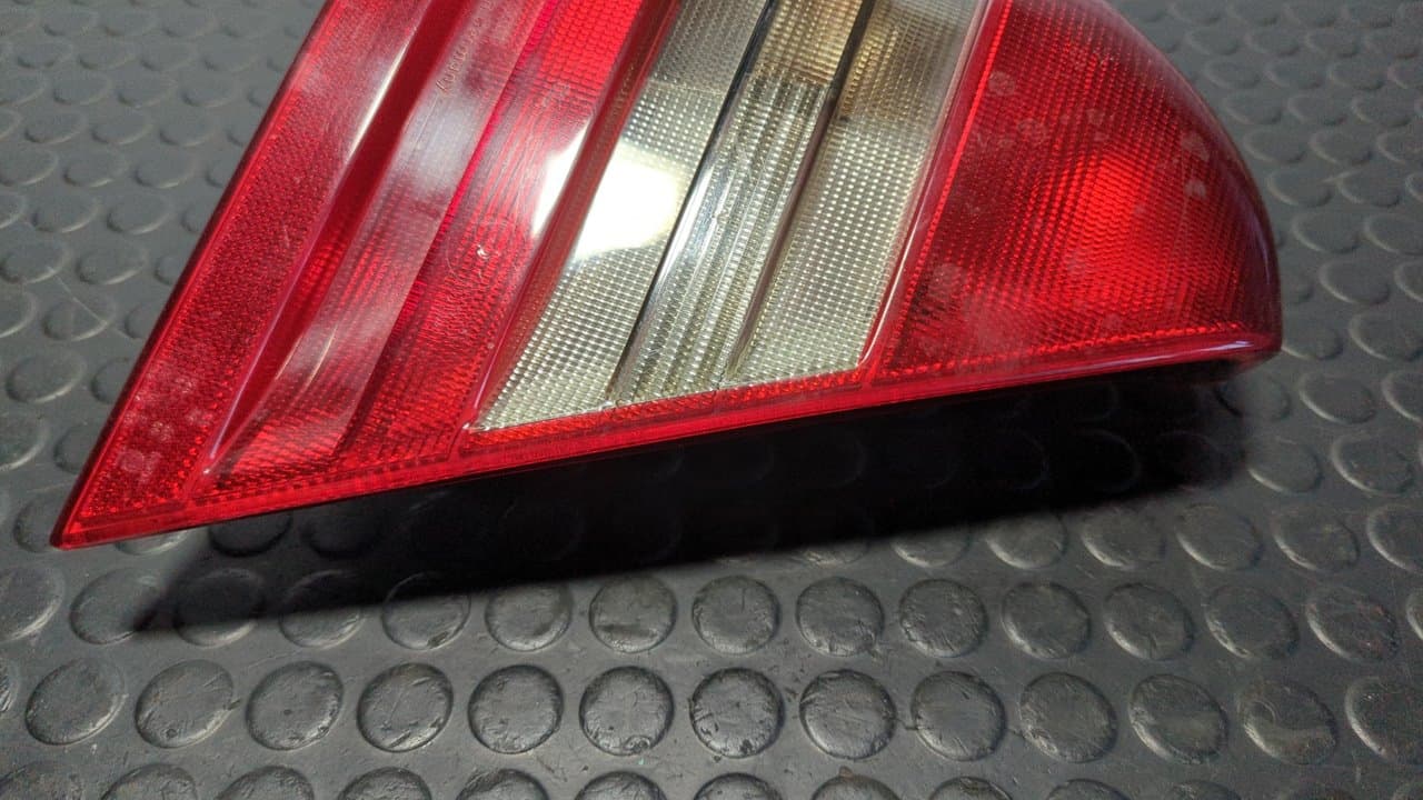 Recambio de PILOTO TRASERO IZQUIERDO para MERCEDES-BENZ CLASE C (W202) BERLINA 250 TD (202.128) 605960 - GRIS 2