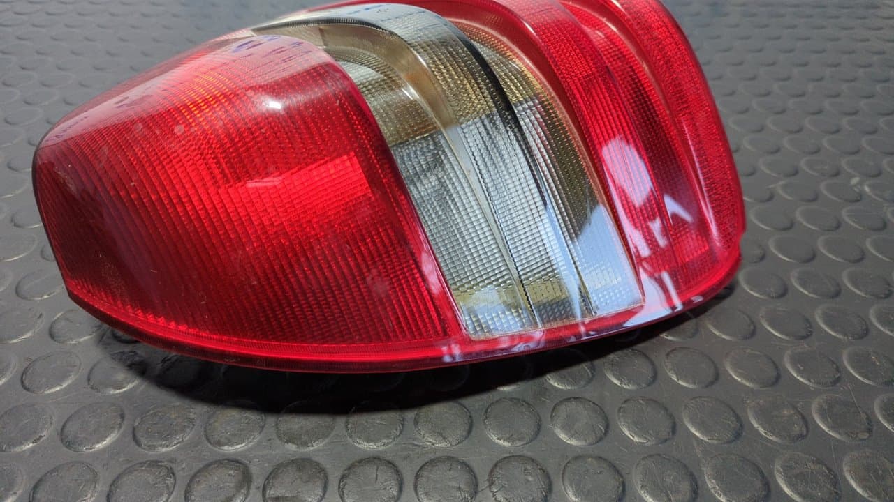 Recambio de PILOTO TRASERO IZQUIERDO para MERCEDES-BENZ CLASE C (W202) BERLINA 250 TD (202.128) 605960 - GRIS 6
