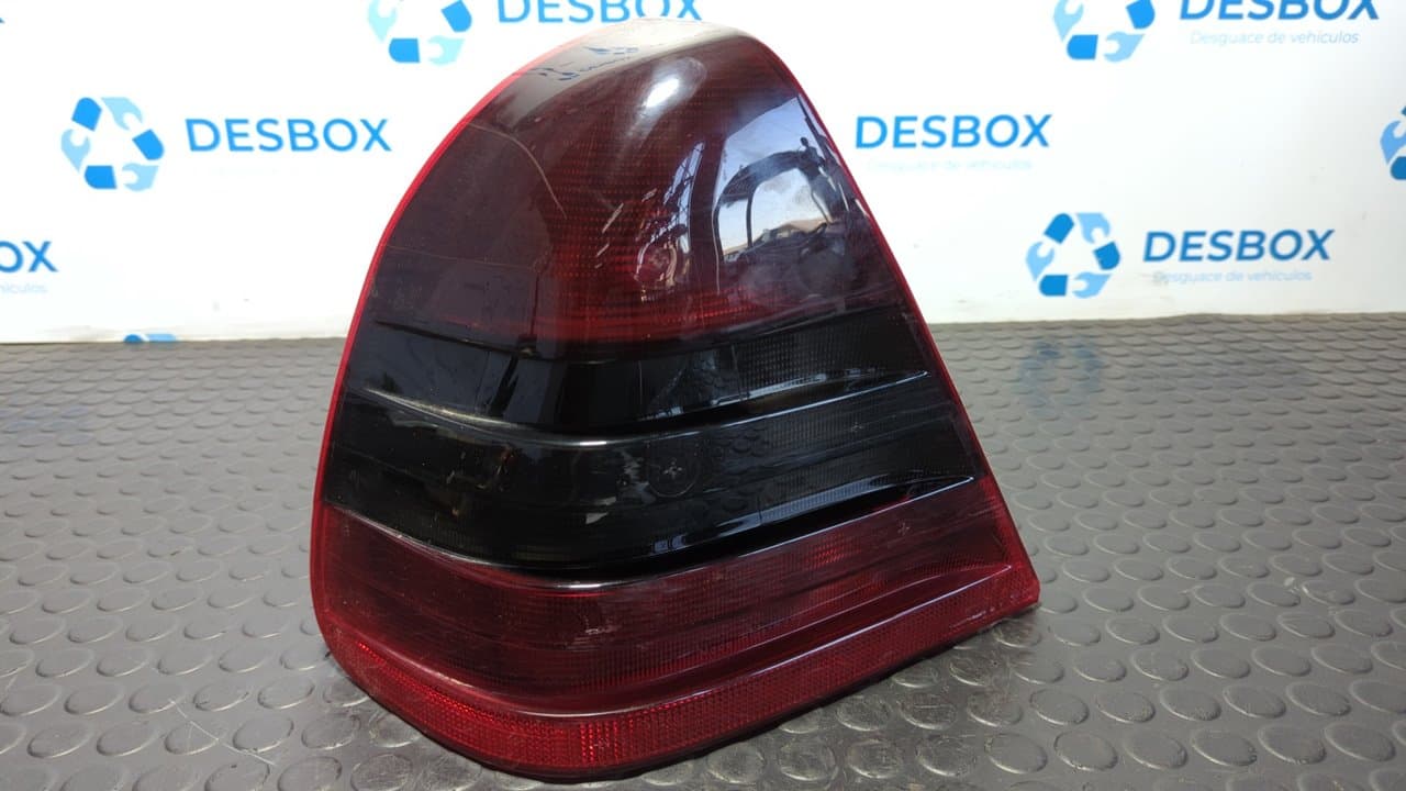 Recambio de PILOTO TRASERO IZQUIERDO para MERCEDES-BENZ CLASE C (W202) BERLINA 250 TD (202.128) OM605960 referencia OEM IAM 2028203564 - AZUL