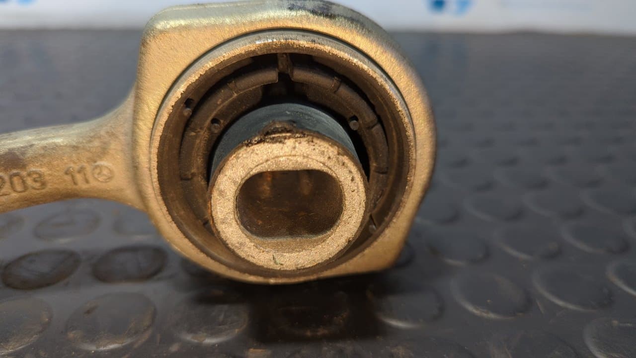 Recambio de BRAZO DERECHO SUPERIOR DELANTERO para MERCEDES-BENZ CLASE CLC (CL203) CLC 220 CDI (LA) (203.708) OM646963 referencia OEM IAM 189 20311 - NEGRO 6
