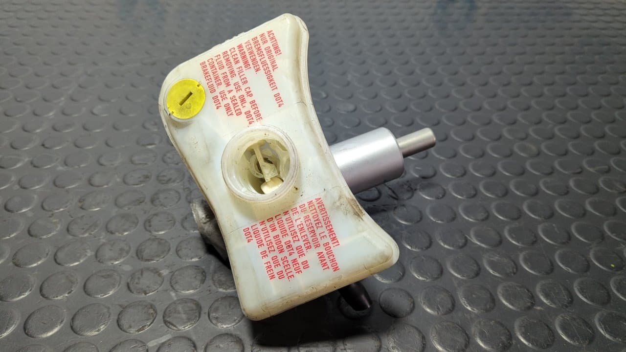 Recambio de BOMBA FRENO para VOLKSWAGEN PASSAT BERLINA (3B3) Advance AVF referencia OEM IAM 8E0611301G - GRIS 4