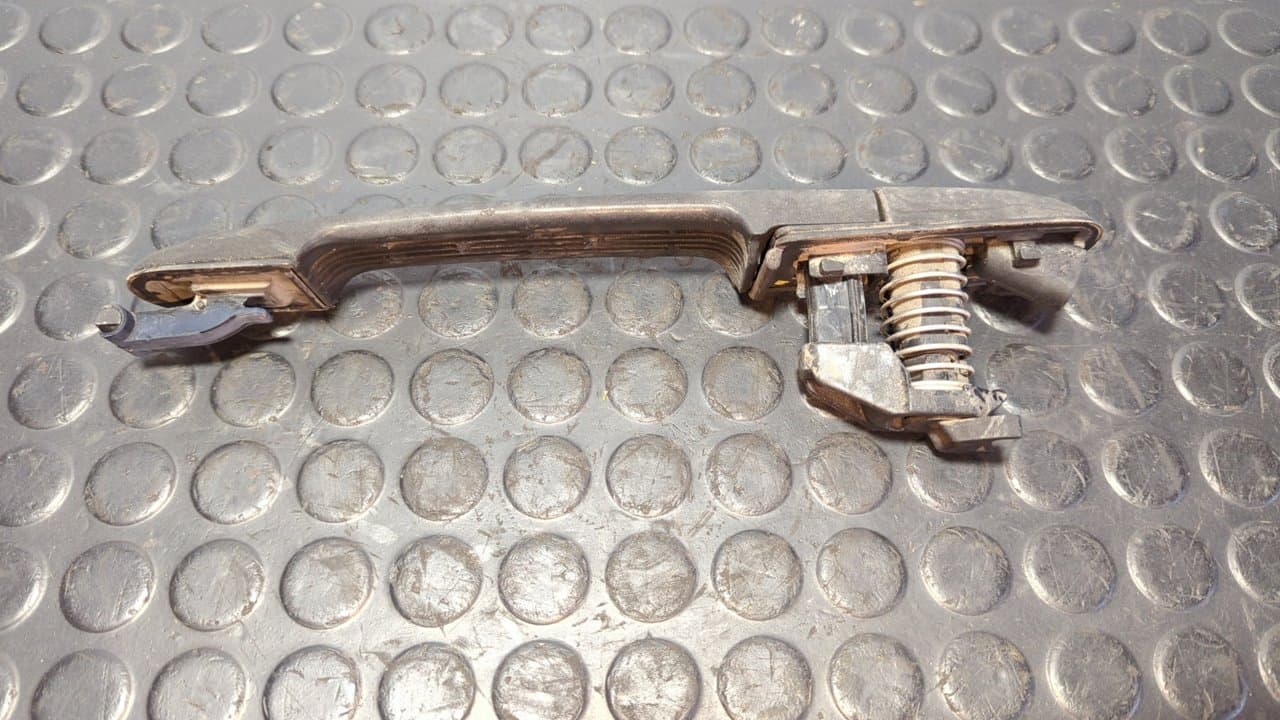 Recambio de MANETA DELANTERA DERECHA para MERCEDES-BENZ VITO (W638) COMBI 110 D Euro 2   (638.174) 911 - ROJO 3