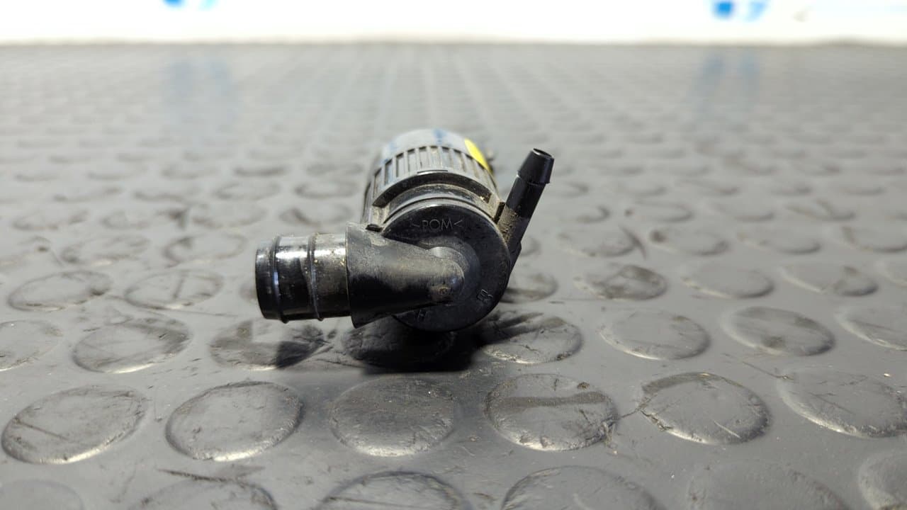 Recambio de BOMBA LIMPIA para FORD MONDEO LIM. ST-Line UACC referencia OEM IAM GR2B17664AA - NEGRO 2