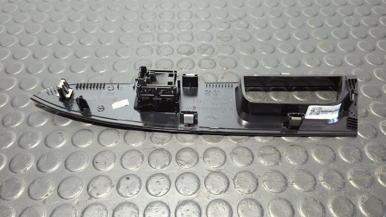 Recambio de MANDO ELEVALUNAS DELANTERO DERECHO para FORD MONDEO LIM. ST-Line UACC referencia OEM IAM DG9T14529ABW - NEGRO 2
