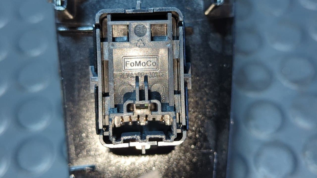 Recambio de MANDO ELEVALUNAS DELANTERO DERECHO para FORD MONDEO LIM. ST-Line UACC referencia OEM IAM DG9T14529ABW - NEGRO 3