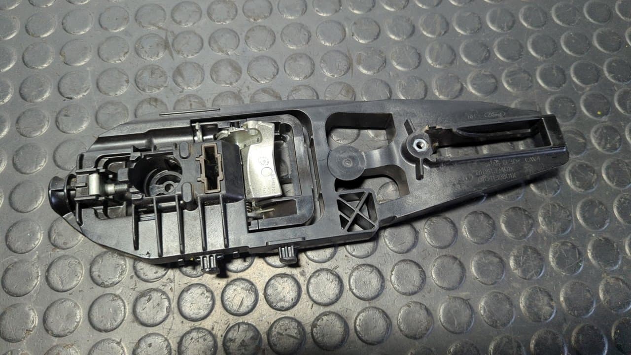 Recambio de SOPORTE MANETA TRASERA DERECHA para FORD MONDEO LIM. ST-Line UACC referencia OEM IAM ES73F22464BE - NEGRO